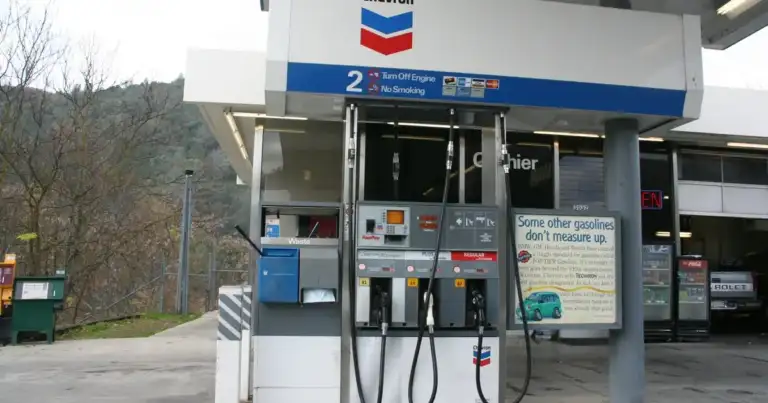 LA Gas Hits $5.59: Iran War Fuels Price Surge