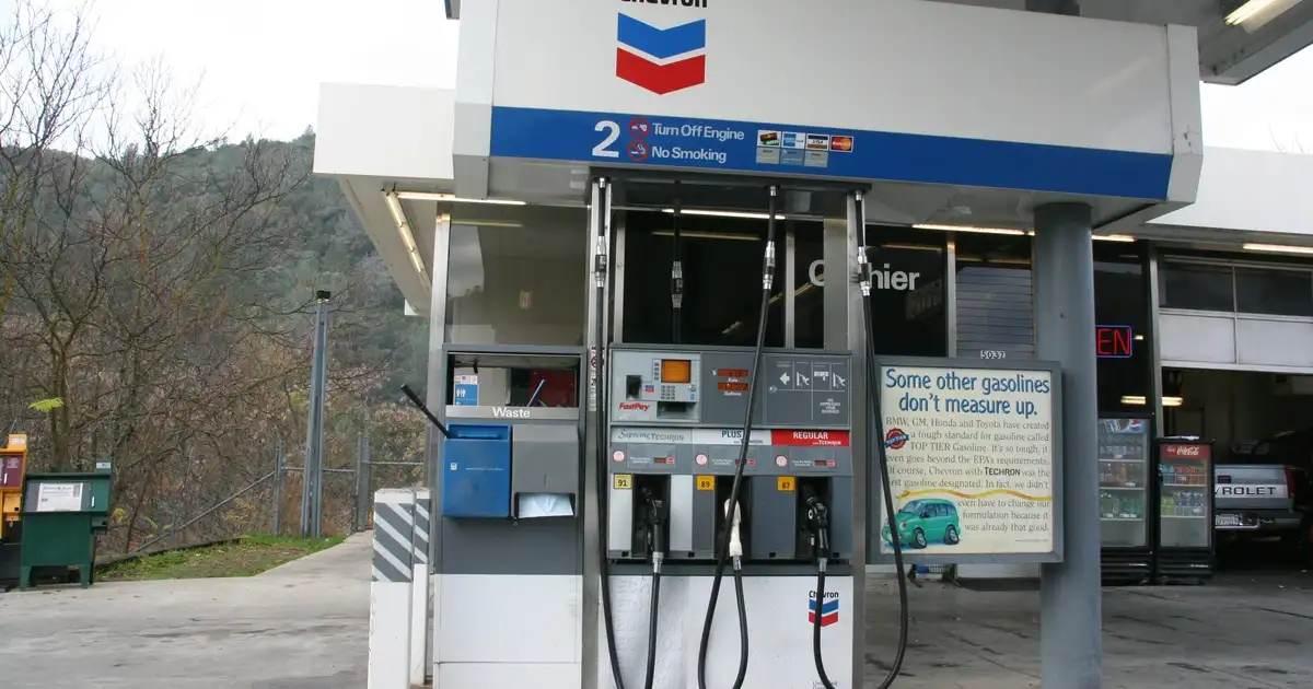 LA Gas Hits $5.59: Iran War Fuels Price Surge