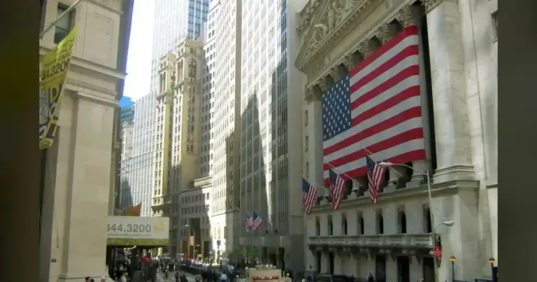 280K Jobs: Wall Street Soars, But 37% Slam Trump on Costs
