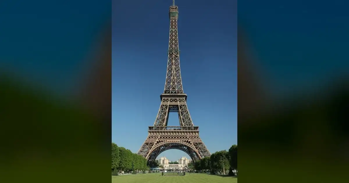 Paris: Scorching Heat Then Lightning Hits Eiffel Tower