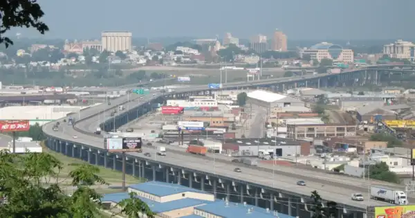Kansas City: 5 Road Shootings, Gunman on the Loose