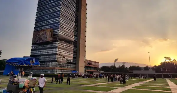 UNAM Dumps Digital Exams After 30% Cheating Using AI