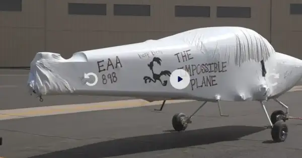 Armless pilot Jessica Cox lands custom plane in Tucson.