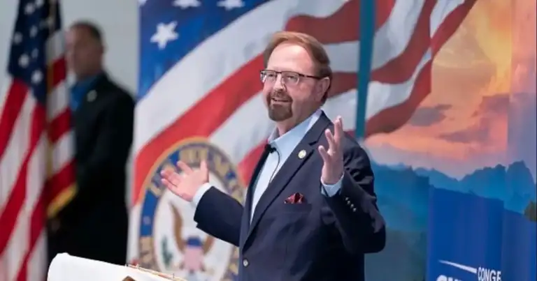 Republican Art Sterling showered 20-year-olds with guns & jewelry -What an Idiot old man!