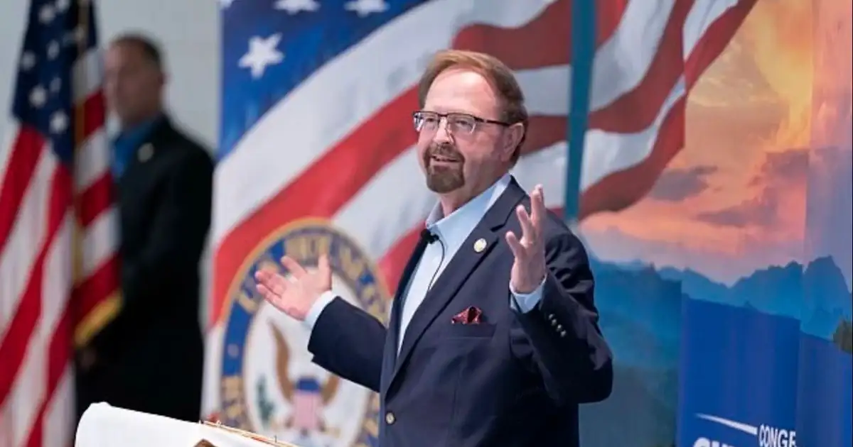 Republican Art Sterling showered 20-year-olds with guns & jewelry -What an Idiot old man!